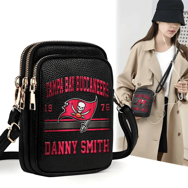 LIMITED EDITION - NEW CUSTOMIZED NFL10 TBB TAMPA BAY BUCCANEERS LEATHER CROSSBODY BAG